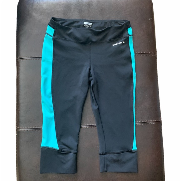 New Balance Athletic Leggings knee length Medium - Picture 2 of 4